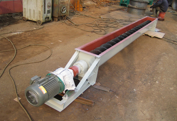 螺旋輸送機(jī)工作中