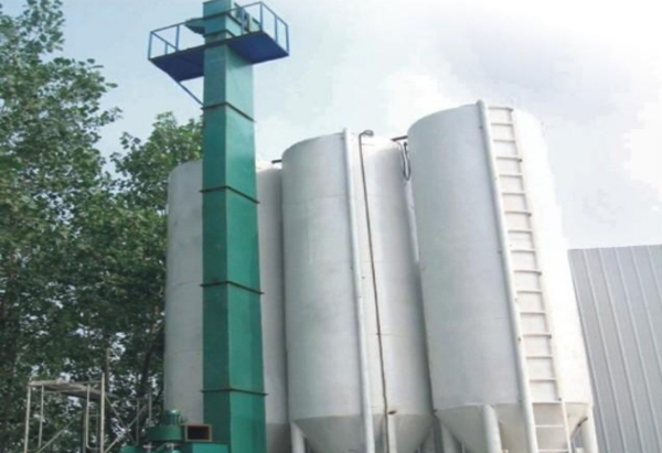 鬥式提(tí)升機工(gong)作中