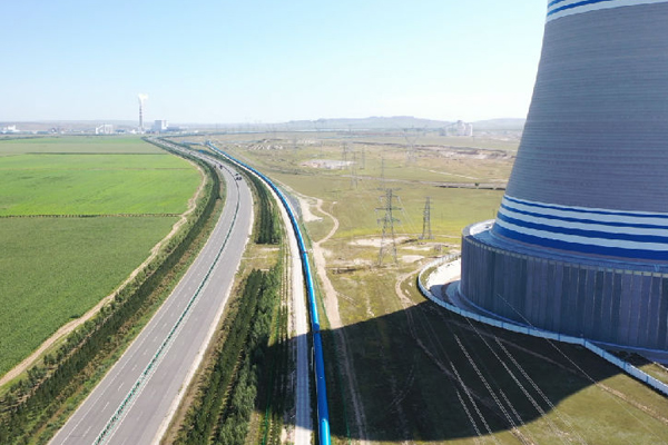 “見不(bu)到煤、看(kàn)不到灰(hui)” 國内首(shou)條長距(jù)離曲線(xiàn)帶式輸(shū)送機投(tóu)産運行(háng)